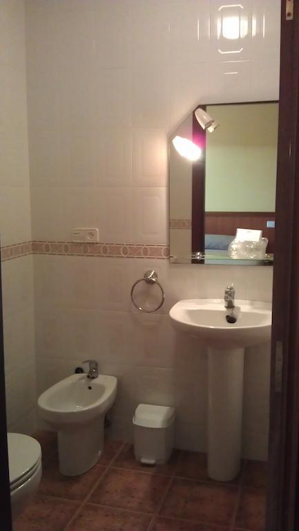 Hostal Restaurante O'Cadaval Фрадес Номер фото